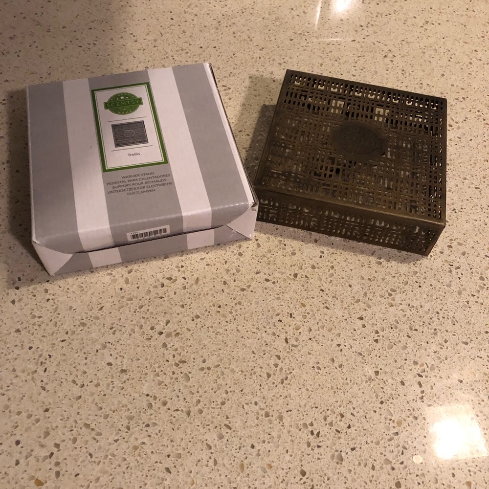 Scentsy Wax Warmer Stand (hides wires)